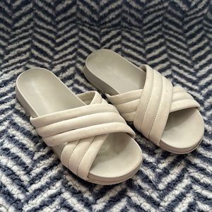 Aerie/American Eagle slides, white, size 6